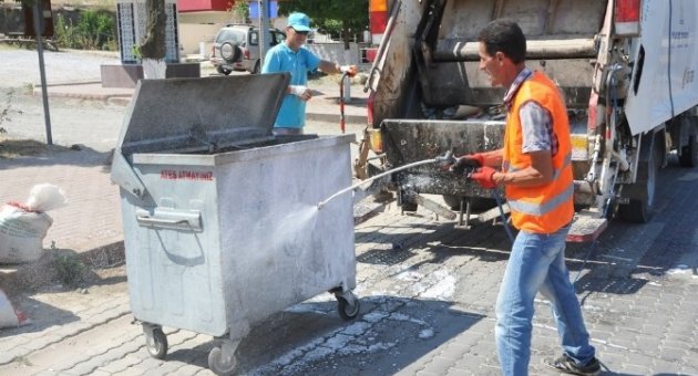 Çöp Konteynırlarına Köpüklü Dezenfekte