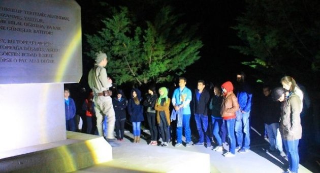 Çsatt’tan Şehitliklere Gece Ziyareti