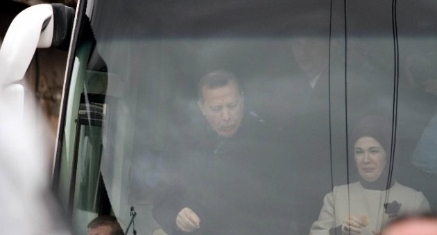 Cumhurbaşkanı Erdoğan Balıkesir’de Çiçeklerle Karşılandı