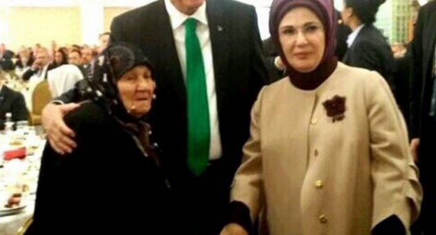 Cumhurbaşkanı Erdoğan, Balıkesir’in En Yaşlı Kadını İle Hatıra Fotoğraf Çektirdi