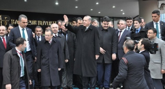 Cumhurbaşkanı Erdoğan Büyükşehir Belediyesini Ziyaret Etti
