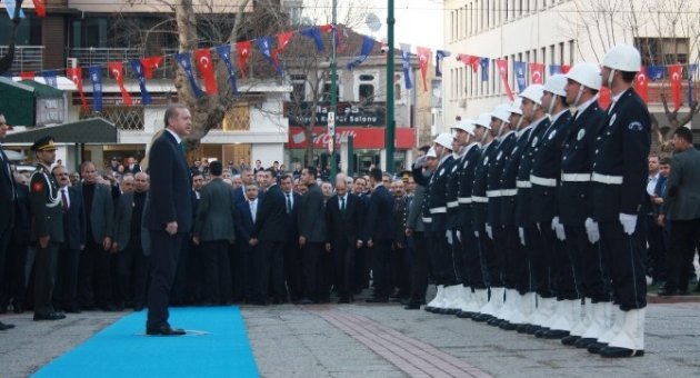 Cumhurbaşkanı Erdoğan Diriliş Müziğiyle Karşılandı, Genç Kız Şiir Okudu