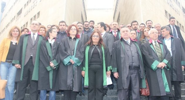Cumhurbaşkanına Hakaretten Tutuklanan Avukata Bursa Barosu’ndan Destek