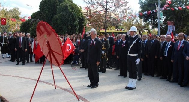 Cumhuriyet Bayramı Tekirdağ’da Çelenk Sunma Töreni İle Başladı