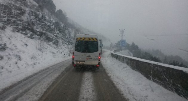 Dağ İlçelerinde Kar Ulaşımı Aksatıyor
