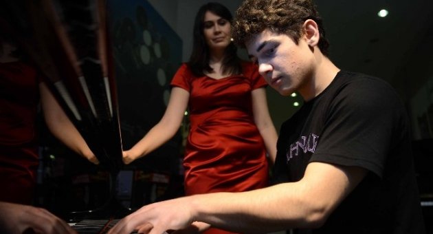 Dahi Piyanist Büyükşehir’de