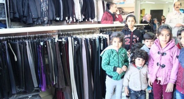 Deniz Feneri’nden Suriyeli Mültecilere Giyim Yardımı