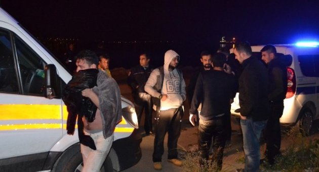 Denize Uçan Otomobilden Burunları Bile Kanamadan Çıktılar