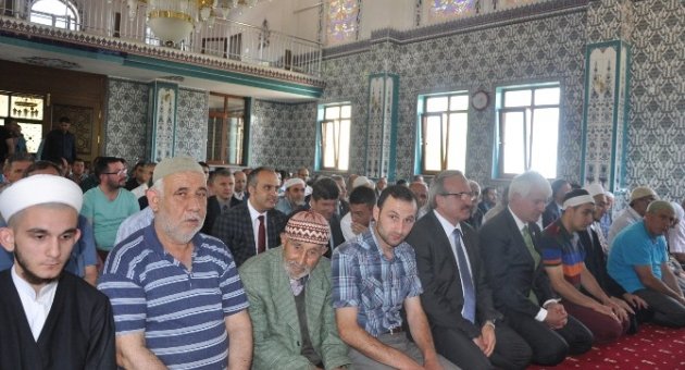 Depremde Zarar Gören Cami Yeniden Yapıldı