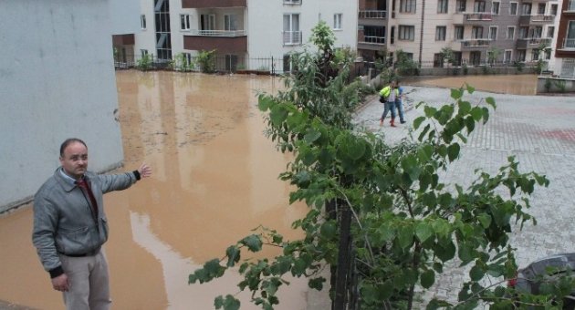 Dere Yatağı Taştı, Evleri Su Bastı
