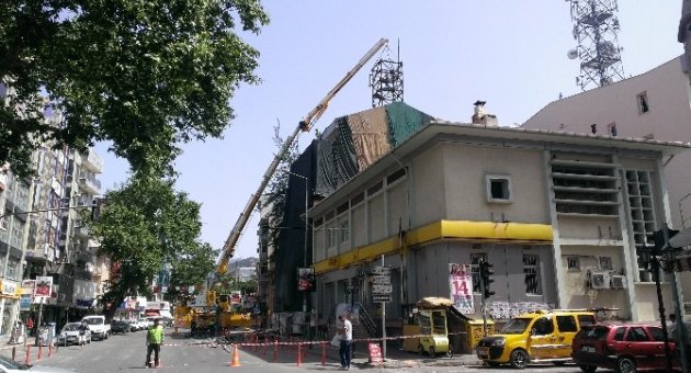 Dev Anten İskelesi Söküldü