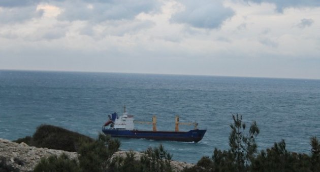 Dev Gemi Fırtınanın Etkisiyle 15 Kilometre Sürüklendi