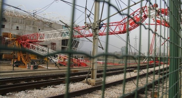 Devrilen Vinç Bursaray Seferlerini İptal Ettirdi: 1 Ölü, 1 Yaralı