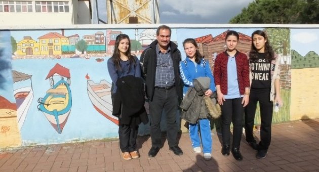 Doğal Ve Tarihi Güzellikleri Okul Duvarına Çizdiler