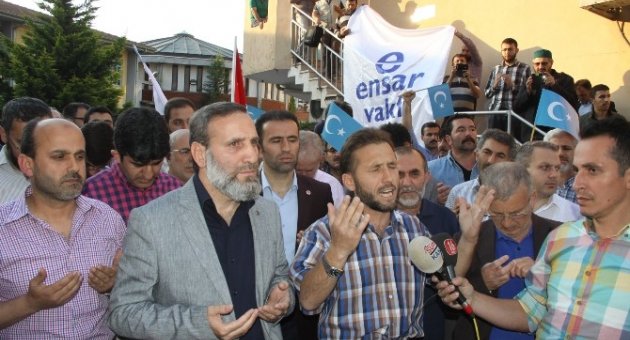 Doğu Türkistan’daki Zulme Lanet Yağdı