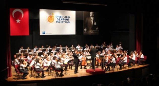 Doğuş Çocuk Senfoni Orkestrası Yılın İlk Konserini İzmir’de Verdi