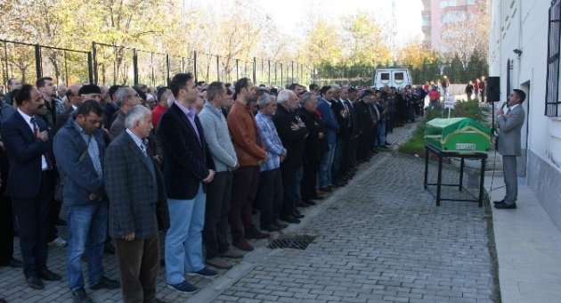 Dolandırıcılara İnanıp Kalp Krizi Geçiren Yaşlı Adama Son Görev