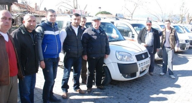 Dolmuşçular Özgecan İçin Araçlarına Siyah Kurdele Bağladı