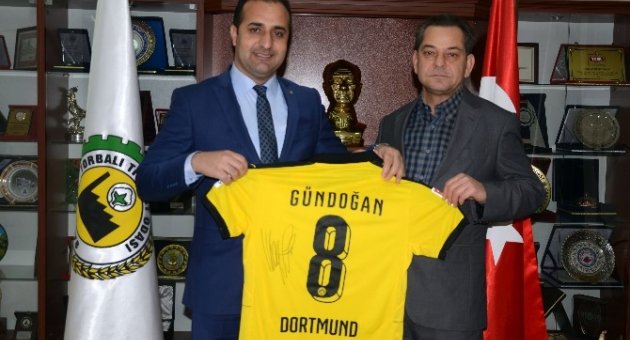 Dortmund’un Yıldız Futbolcusundan O Başkana İmzalı Forma