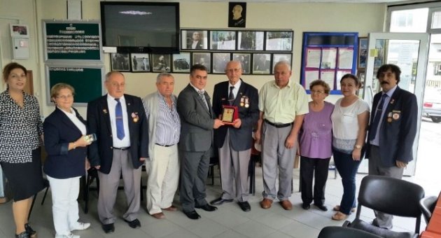 Dost Eli Giyim Mağazası İhtiyaç Sahipleri İçin Bayrama Hazır