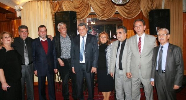 Dp’ye Üye Olanlara Rozetleri Takıldı
