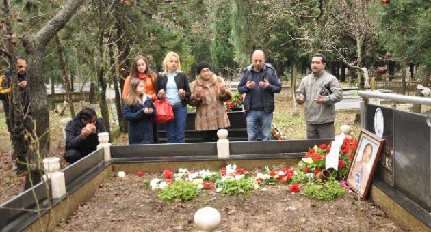 Duayen Gazeteciler Mezarları Başında Anıldı