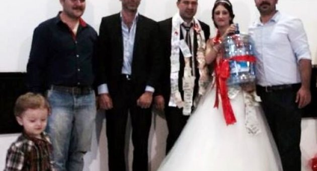 Düğünde Takı Yerine ’damacana’ Taktı