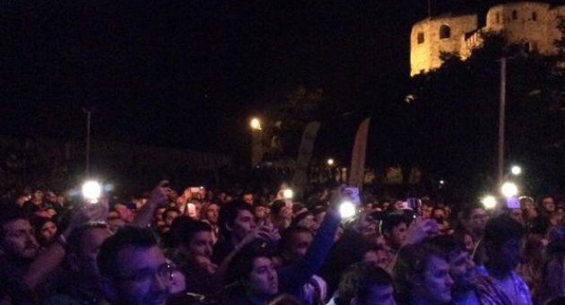 Duman Bozcaadayı Coşturdu