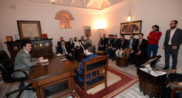 Dündar Ak Gençlerle Buluştu