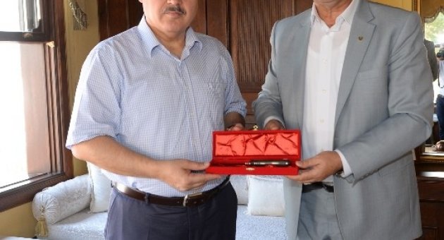Dündar Kaymakam Okur’u Uğurladı