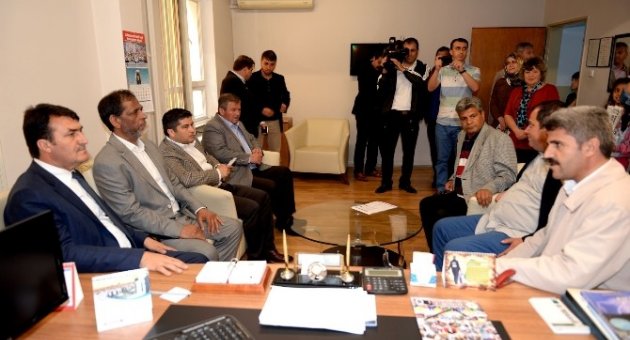 Dündar Öğrencilerle Badminton Oynadı