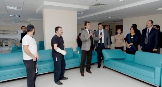 Dündar’dan Psikiyatri Hastalarına Moral