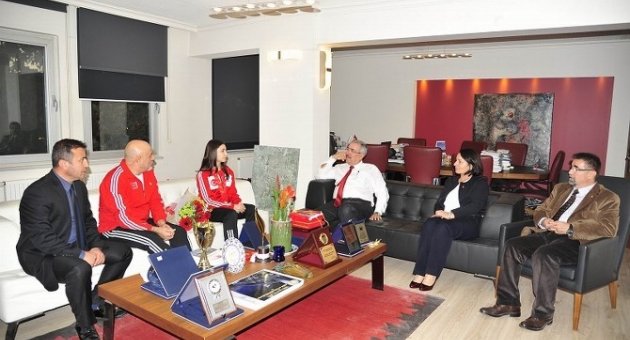 Dünya 3’üncüsü Sporcudan Lüleburgaz Belediyesi’ne Ziyaret