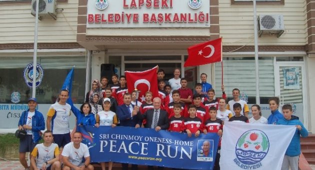 Dünya Barış Koşusu Gönüllüleri Lapseki’de