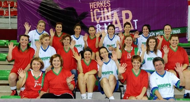 Dünya Kadınlar Günü, Basketbol Oynayarak Kutlandı