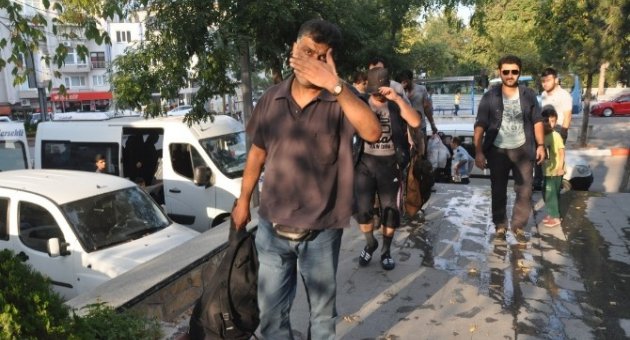 Durdurulan 2 Minibüste 27’si Çocuk 62 Suriyeli Yakalandı