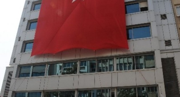 Ebso’dan Teröre Karşı Bayrak
