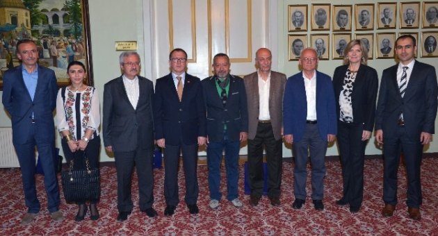 Edebiyatçılar Büyükşehir’de