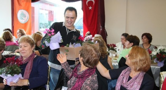 Edirne Belediye Başkanı Gürkan, Emekli Öğretmenlerle Bir Araya Geldi