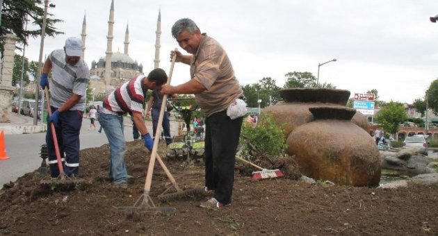 Edirne Belediyesi Süs Havuzlarını Yeniliyor