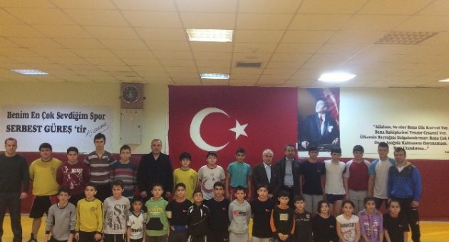 Edirne Valisi Şahin, Gençlik Merkezini İnceledi