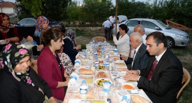 Edirne Valisi Şahin Köyde İftar Yaptı