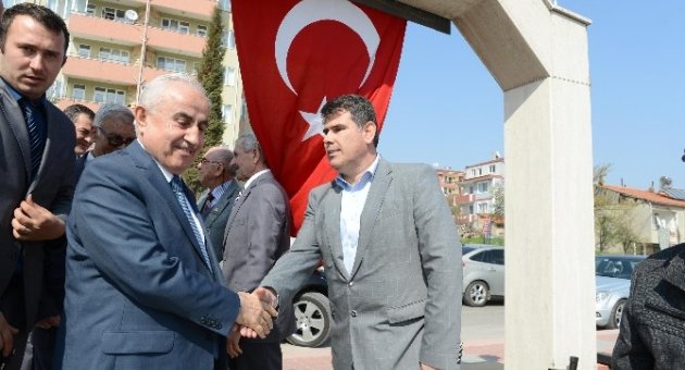 Edirne Valisi Şahin Yapımı Süren Şehitlikte İncelemelerde Bulundu