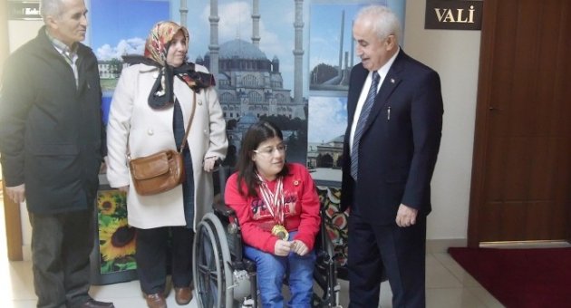 Edirne Valisi Şahin’den Başarılı Sporcuya Altın