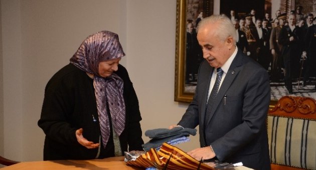 Edirne Valisi Şahin’e Çam Sakızı Çoban Armağanı