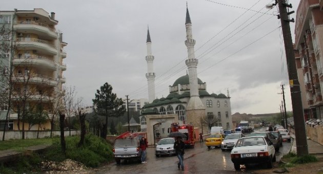 Edirne’de Camiye Yıldırım Düştü