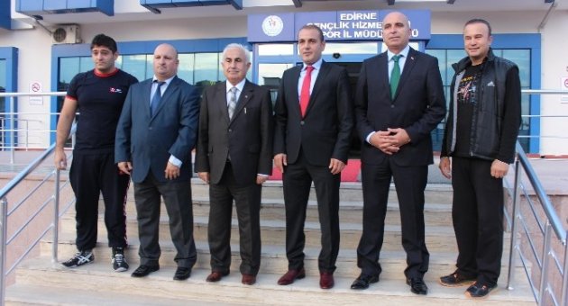 Edirne’de Güreşçilere Malzeme Desteği