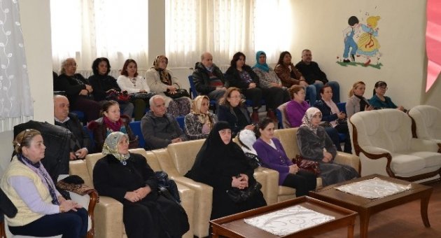 Edirne’de Koruyucu Ailelere Eğitim Semineri