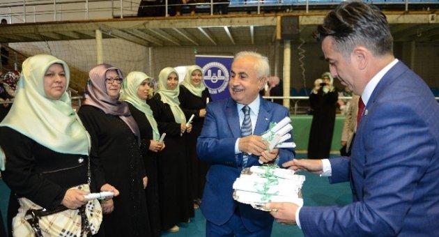 Edirne’de Kuran Öğrenen Yüzlerce Kadın Kurs Bitirme Sertifikalarını Aldı