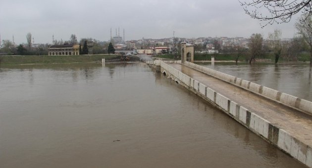 Edirne’de Nehirler Yükselmeye Devam Ediyor